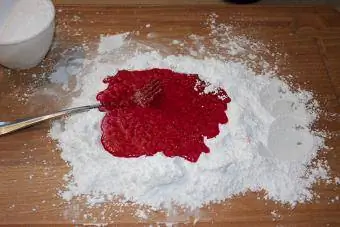 mistura de goma quente em açúcar de confeiteiro bem