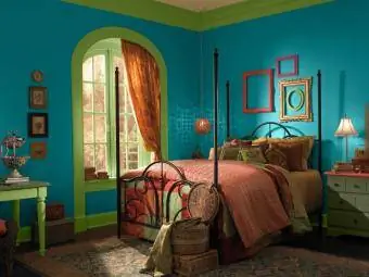 BEHR рисува бохемски шикозен дизайн на спалня