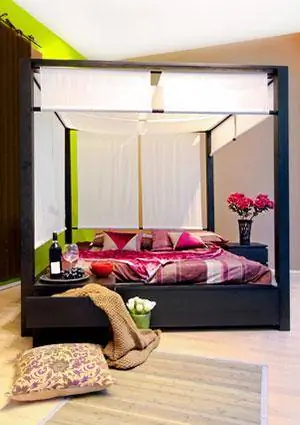 Идеи кроватей с балдахином & Как соответствующим образом оформить комнату