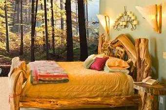 Sypialnia o tematyce leśnej