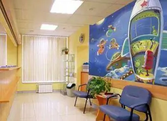 Mural i hapësirës së jashtme të dhomës së pritjes së mjekëve