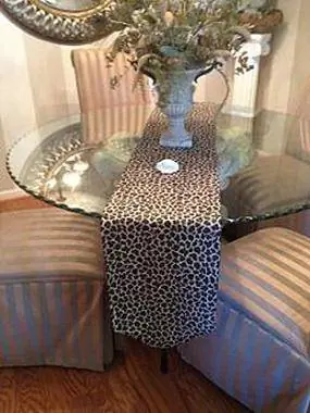 Caminho de mesa com estampa de leopardo