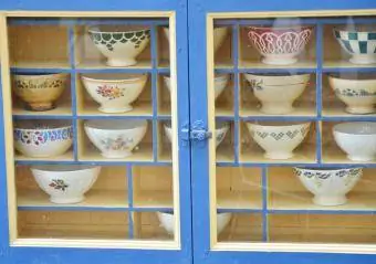 Cubbies i porcelænsskab