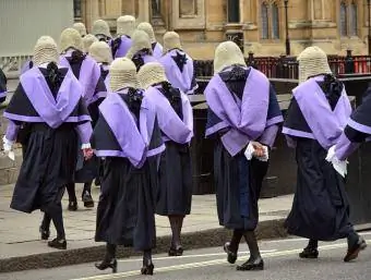 Британски съдии с перуки