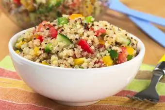 Quinoa konfetti sallad