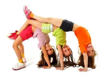 Rozgrzewki i ćwiczenia cheerleaderek młodzieżowych