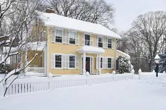 New England Colonial stil evi