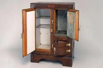 caixa de gelo de madeira por volta de 1900
