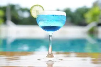 Cocktail ya dolphin ya bluu