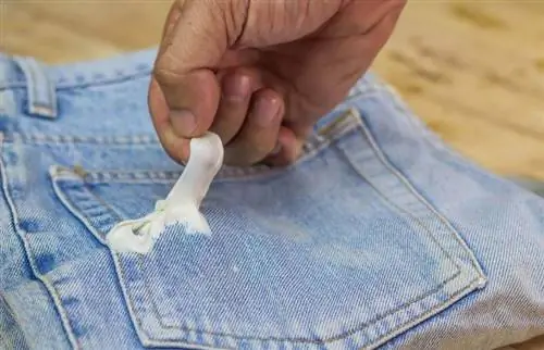 Cách loại bỏ kẹo cao su khỏi quần áo theo 8 cách dễ dàng