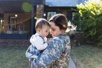 Le famiglie militari affrontano la lontananza