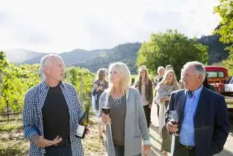 Vigneron discutant du vin