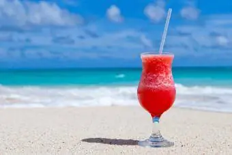 Grenadine Met Rum op die strand