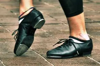 Pantofi de dansator clapete