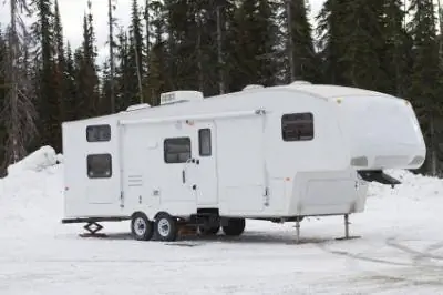 6 locais para acampamento de inverno para trailers em MA que parecem um país das maravilhas