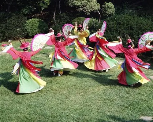 Կորեական երկրպագուների պար