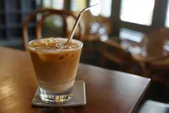 café glacé double shot avec Baileys