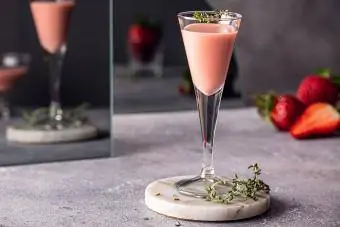 martini de pastel de terciopelo rojo