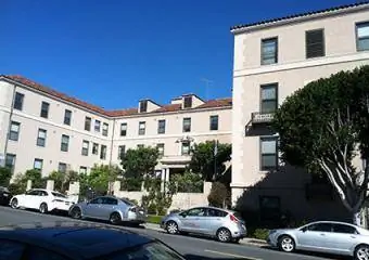 Vue des Presidio Gate Apartments depuis Lombard St.