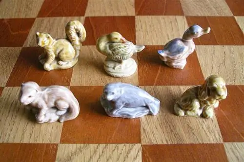 Antique Tea Figurines: Keeb Kwm thiab Tus Nqi