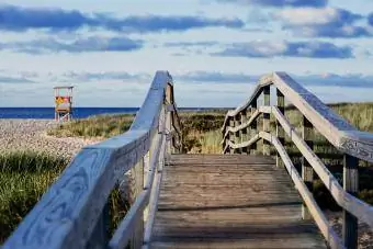 สะพานเดินไปยังหาด Ridgevale, Chatham, Cape Cod