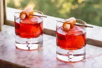 Negroni Tahun Baru Di Ambang Jendela