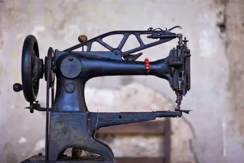 العثور على أجزاء ماكينة الخياطة العتيقة لإصلاحها رقم &