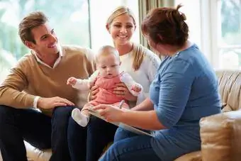 Kinderadvokaat met aanneemfamilie