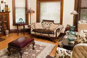 Viktorijas stila dzīvojamā istaba