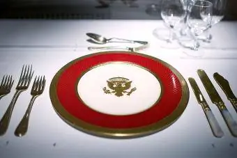 Näyttely Pieces of the Lenox-posliini Ronald Reagan State China Service (1982)