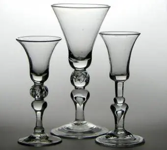 Drie glazen van kristalglas