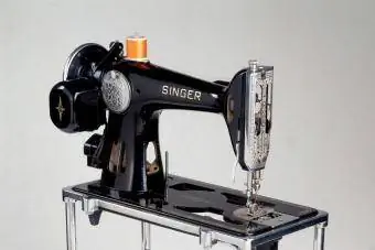 Máquina de coser Singer, modelo 201K.