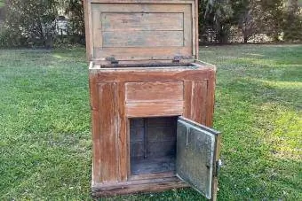 Antiikkinen iso Pine Ice Box