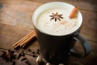 bourbon chai koktajl