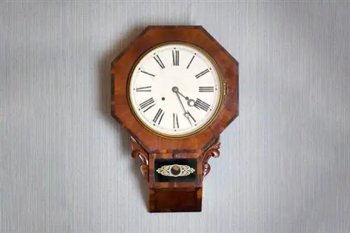 Starožitné nástenné hodiny s nádychom minulosti