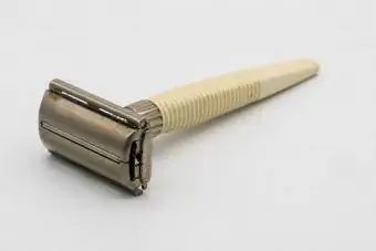 Pagkilala sa Antique Razor