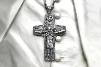 Krucifixový náhrdelník