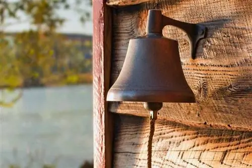 Антични камбани за вечеря: История на тези съкровища за вечеря