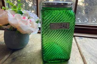 Owens Illinois Green Depression Szklany pojemnik w kształcie słoika Hoosier