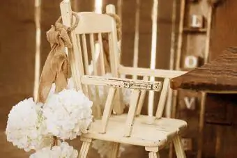 vintage høy stol med blomster