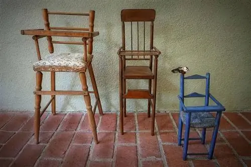 Tarihe Dokunuş için Antika Ahşap Mama Sandalyesi