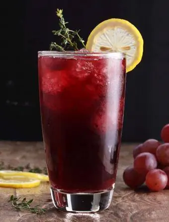 Punch au rhum et aux raisins