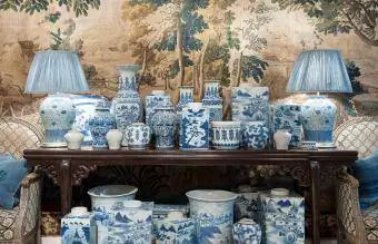 אוסף של פורצלן סיני כחול לבן