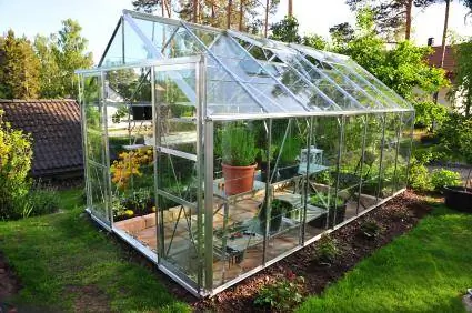 Jenga Greenhouse Yako Mwenyewe